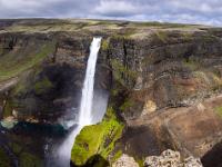 Island - Panorama mit Haifoss und Granni Wasserfällen im Fossárdalur